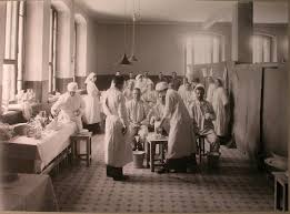 Почему врачи носят белые халаты